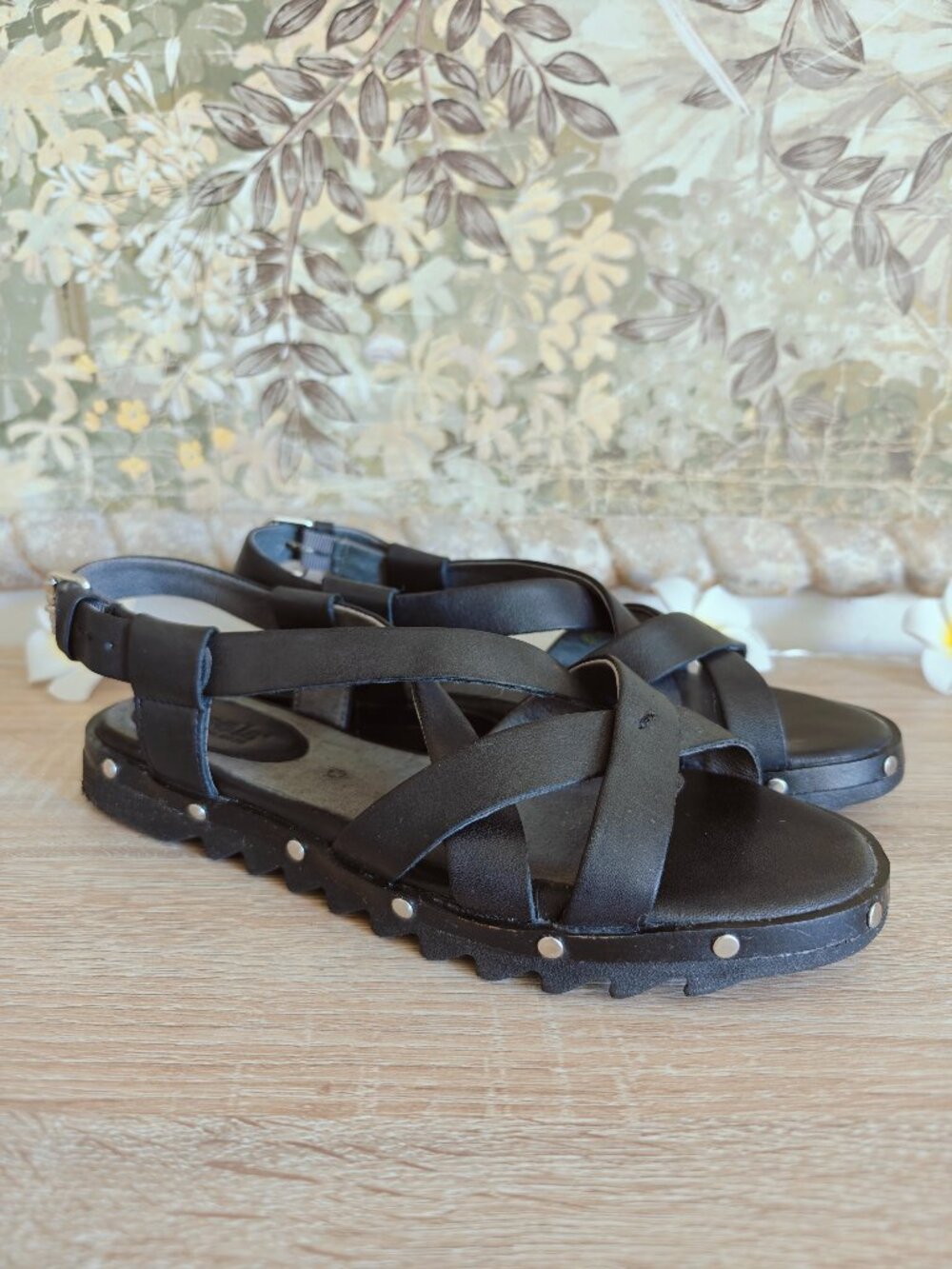 Bussola Black Leather Strappy Lug Sole Comfort Sandals EU 38 - Picture 2 of 7